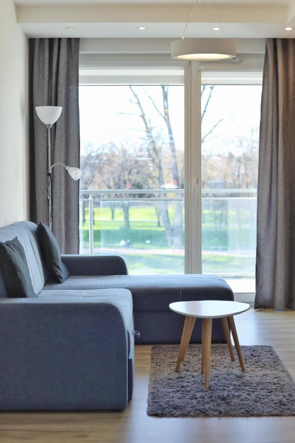 Capital Towers - Apartament Green Z Widokiem Na Rzeke رشيشوف المظهر الخارجي الصورة