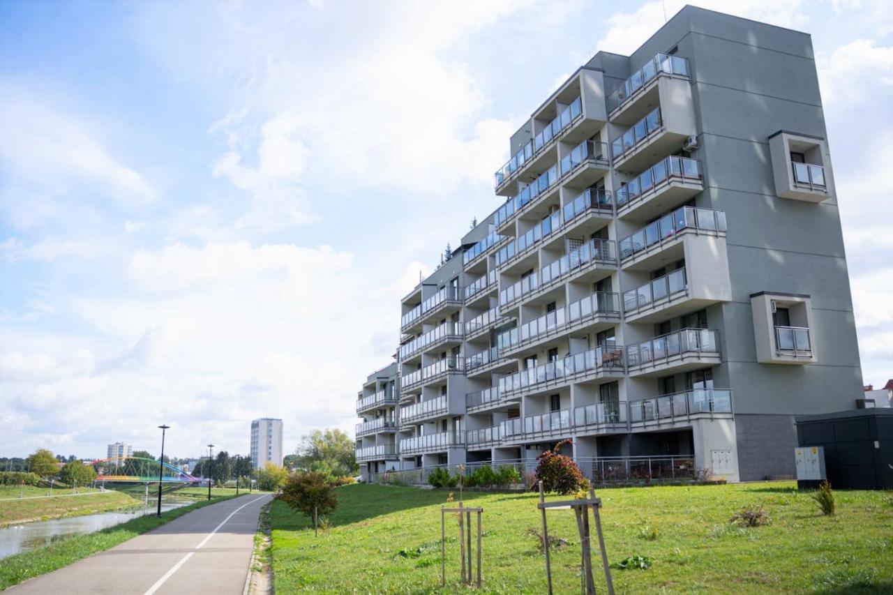 Capital Towers - Apartament Green Z Widokiem Na Rzeke رشيشوف المظهر الخارجي الصورة